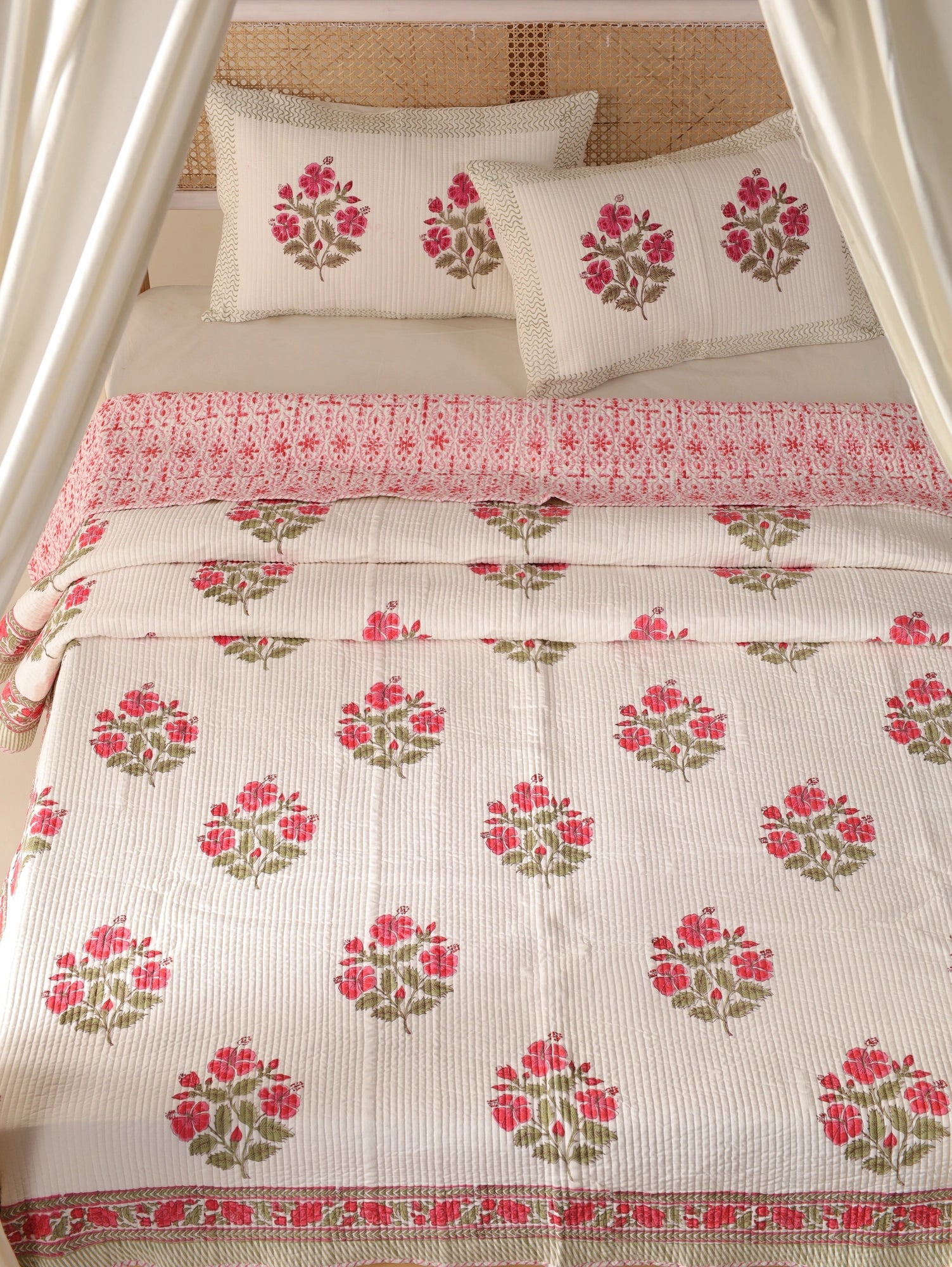 Quilt with Pillow Cover Stamp Set Floral Cotton Quilted Double Soft Cozy Coverlet All Season Blanket Secondary image