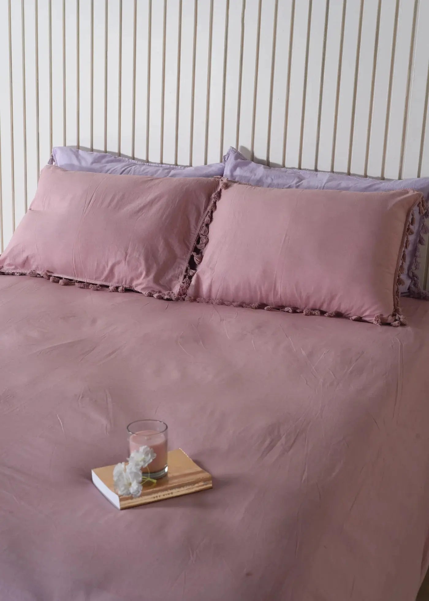 Coral Linen Bedsheet with Pillow Covers Secondary image